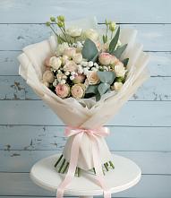 Букет цветов из:  Розы и Лизиантусы в Островном