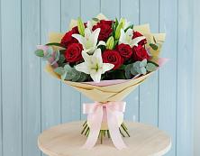 Букет цветов из:  Лилии и Розы в Островном
