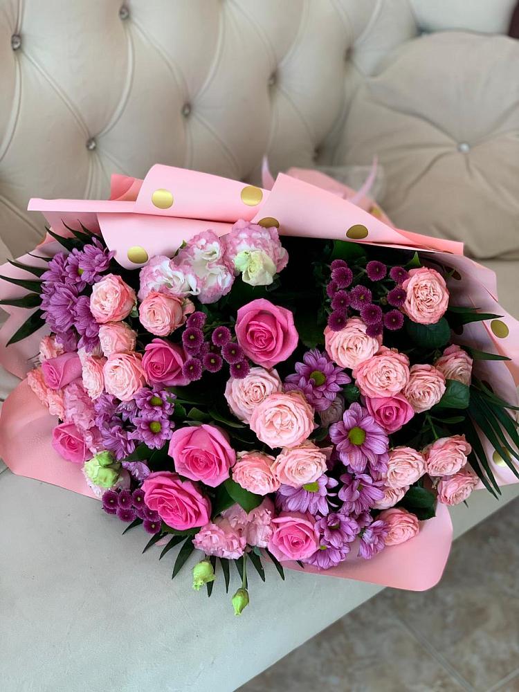 Букет цветов из: Хризантемы, Розы и Лизиантусы в Островном