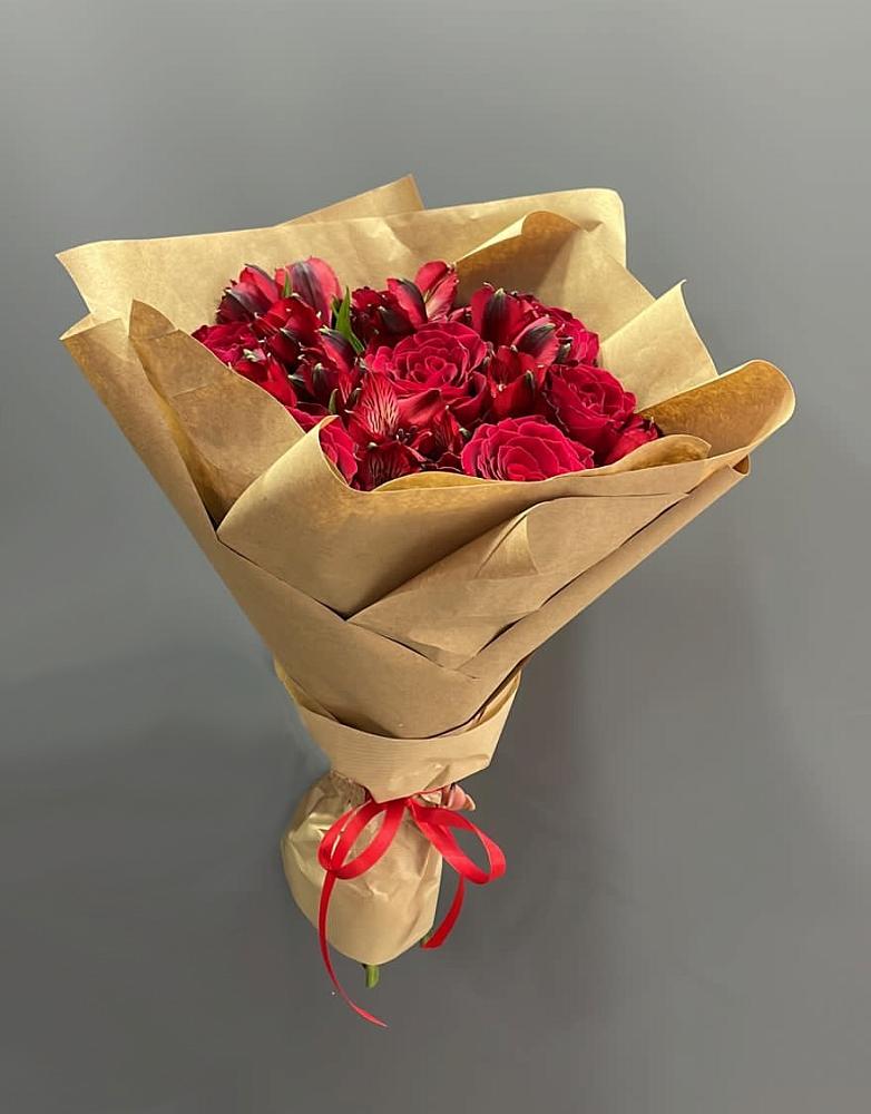 Букет цветов из: Альстромерии и Розы в Островном