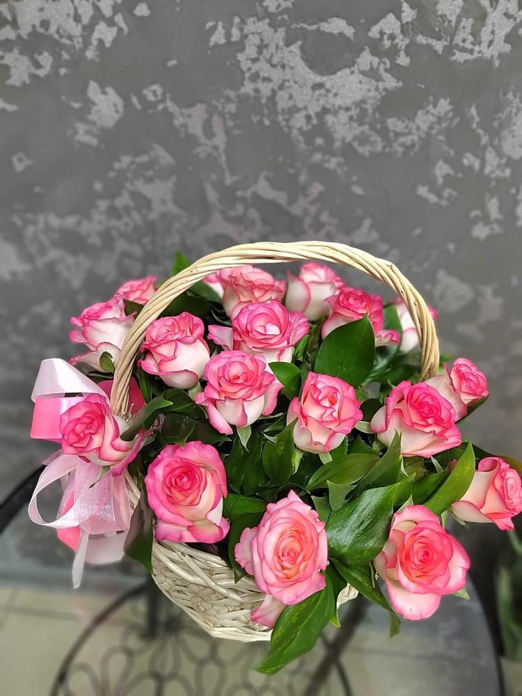 Цветочная композиция из Розы в корзине в Островном