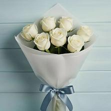 Букет 7 Белых роз Эдлесс Лав в Островном