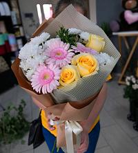 Букет цветов из:  Герберы, Розы и Хризантемы в Островном