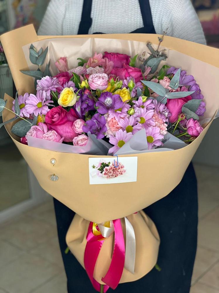 Букет цветов из: Хризантемы, Гвоздики и Альстромерии в Островном