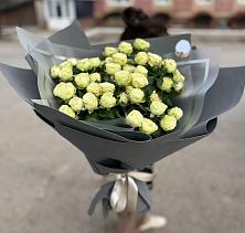 Букет Белые кустовые розы Солинеро в Островном