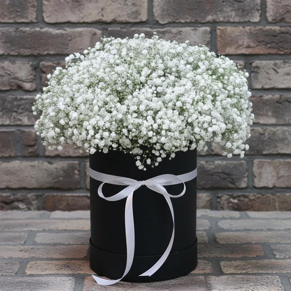 Цветочная композиция из Гипсофила в шляпной коробке в Островном