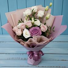 Букет цветов из:  Розы и Лизиантусы в Островном