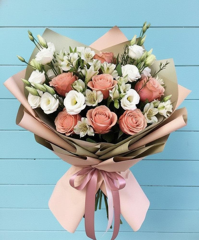 Букет цветов из: Розы, Альстромерии и Лизиантусы в Островном