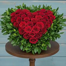 Цветочная композиция из Розы в виде сердца в Островном