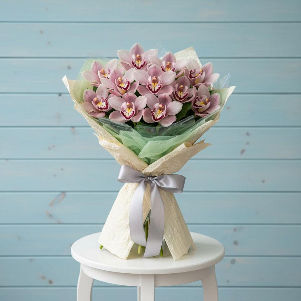 Букет цветов из: Орхидеи и Розы в Островном