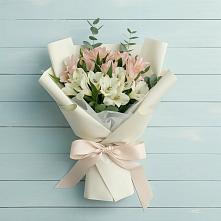 Букет цветов из:  Альстромерии в Островном