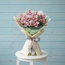 Букет цветов из:  Орхидеи и Розы в Островном