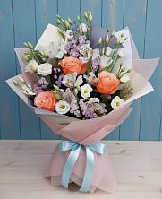 Букет цветов из:  Лизиантусы, Розы, Альстромерии и Гипсофила в Островном