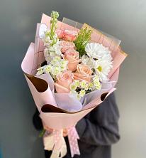 Букет цветов из:  Хризантемы и Розы в Островном