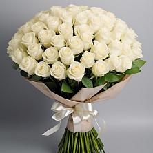 Букет 101 беля роза Белоснежка в Островном