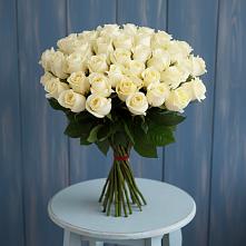 Букет 51 Белая роза Эдлесс Лав в Островном