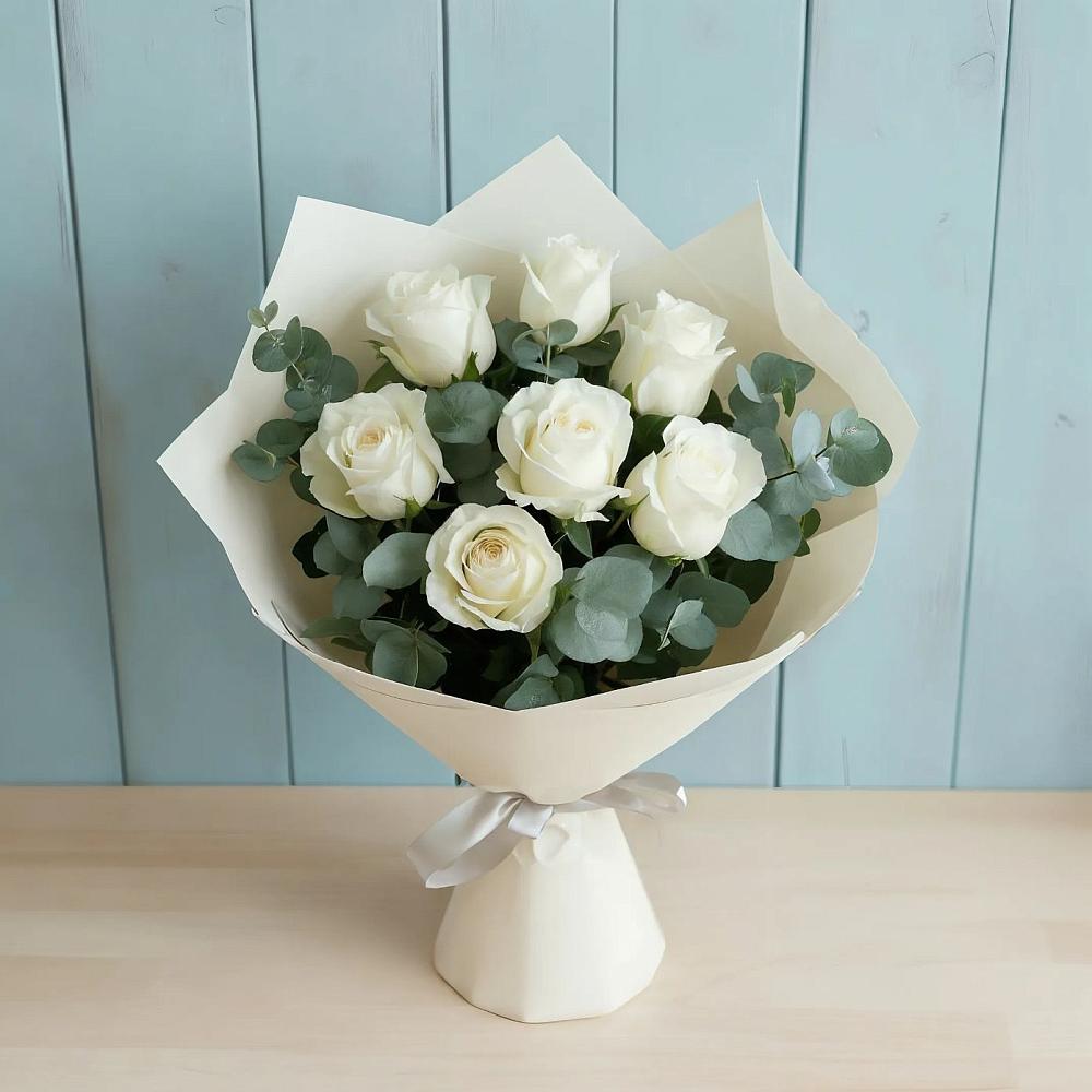 Букет Белые розы в Эвкалипте в Островном