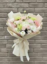 Букет цветов из:  Гвоздики, Розы, Лизиантусы и Хризантемы в Островном