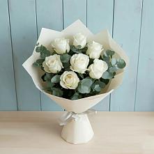Букет Белые розы в Эвкалипте в Островном