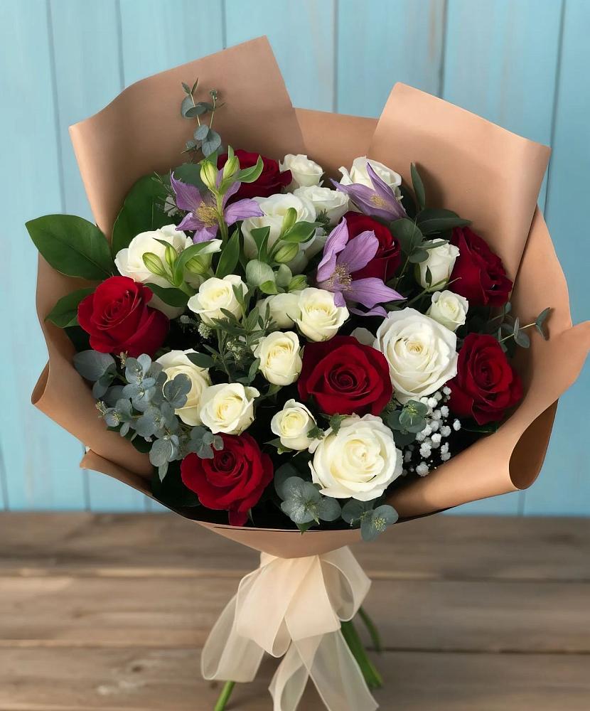 Букет цветов из: Розы и Альстромерии в Островном