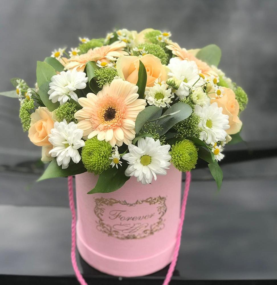 Цветочная композиция из Розы, Герберы и Хризантемы в шляпной коробке в Островном