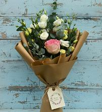 Букет цветов из:  Розы и Лизиантусы в Островном