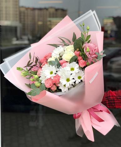 Букет цветов из: Розы, Лизиантусы и Хризантемы в Островном