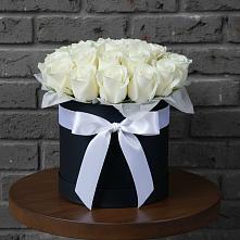 Цветочная композиция из Розы в шляпной коробке в Островном